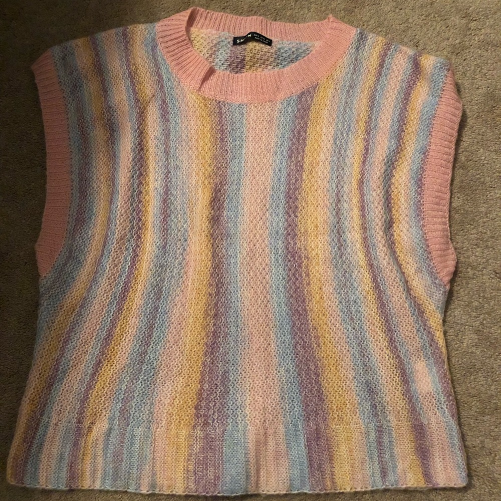 This pastel crotchet top is size Small. Thin material